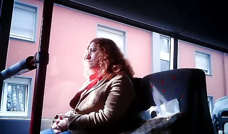 منحرف قدیمی عکسهای سکسی کیرتوکس جوان آسیایی را می لرزد